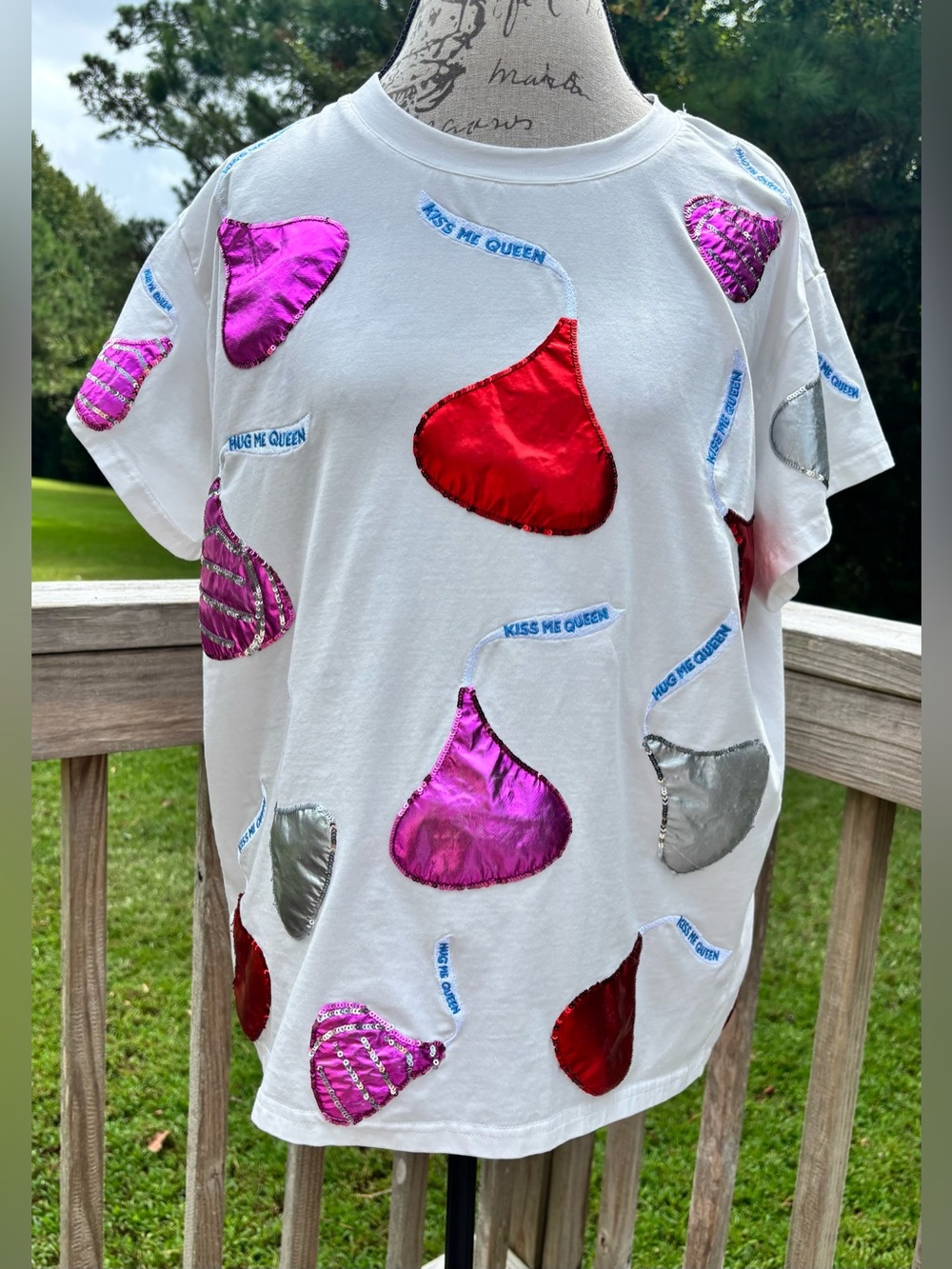 QUEEN OF SPARKLES Kids White Shirt with Hot Pink Tag
